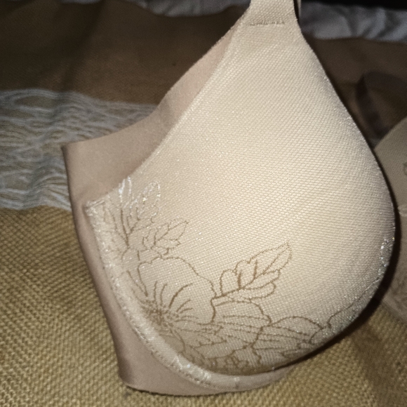 Women's beige bra made by warners 38c underwire - Picture 2 of 6
